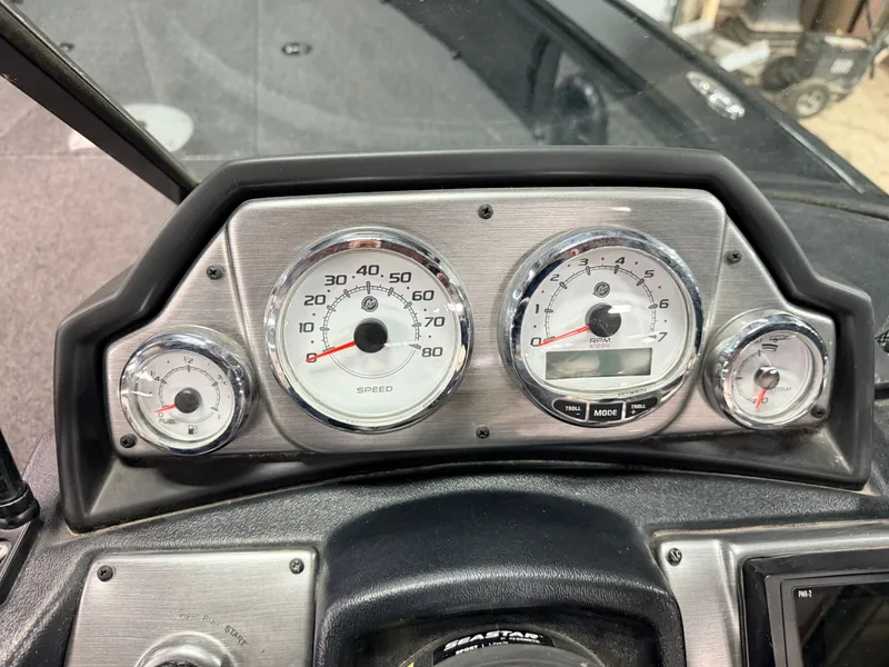 Slide: The Image of Lund 1875 Pro-V & 200HP Mercury ProXS - $49,995 2022 - 38