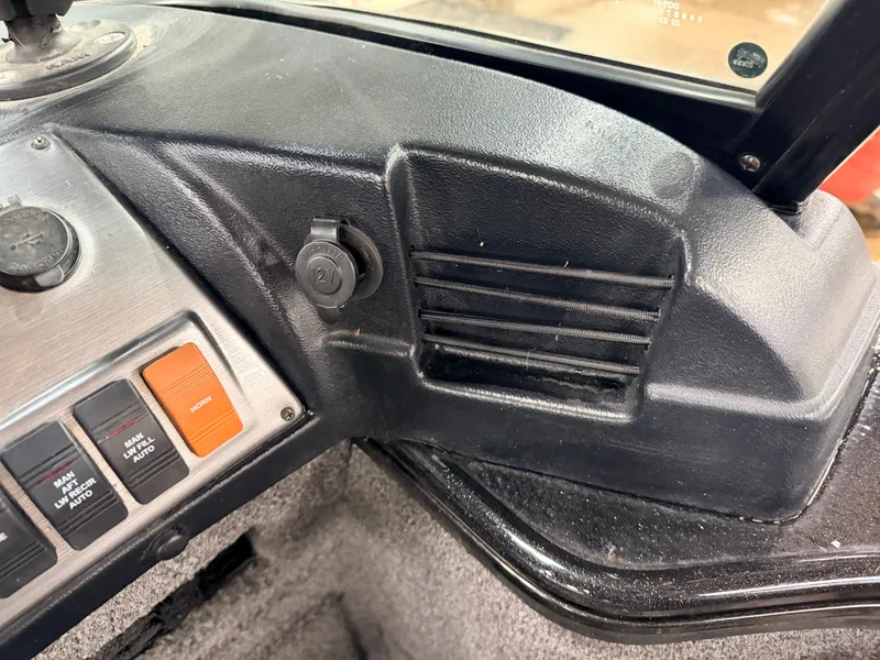 Slide: The Image of Lund 1875 Pro-V & 200HP Mercury ProXS - $49,995 2022 - 41