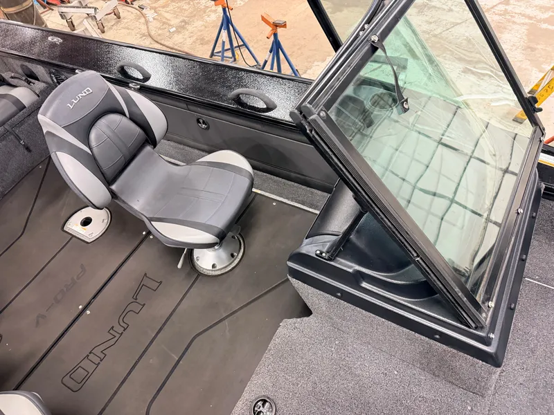 Slide: The Image of Lund 1875 Pro-V & 200HP Mercury ProXS - $49,995 2022 - 44