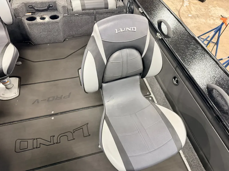 Slide: The Image of Lund 1875 Pro-V & 200HP Mercury ProXS - $49,995 2022 - 45