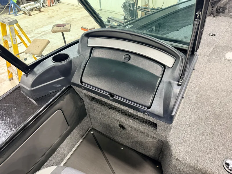 Slide: The Image of Lund 1875 Pro-V & 200HP Mercury ProXS - $49,995 2022 - 46