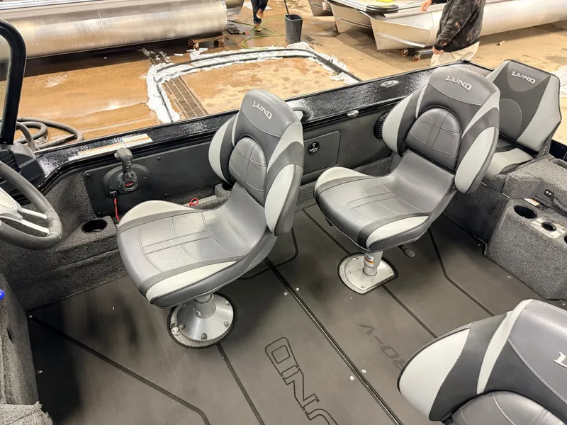 Slide: The Image of Lund 1875 Pro-V & 200HP Mercury ProXS - $49,995 2022 - 52