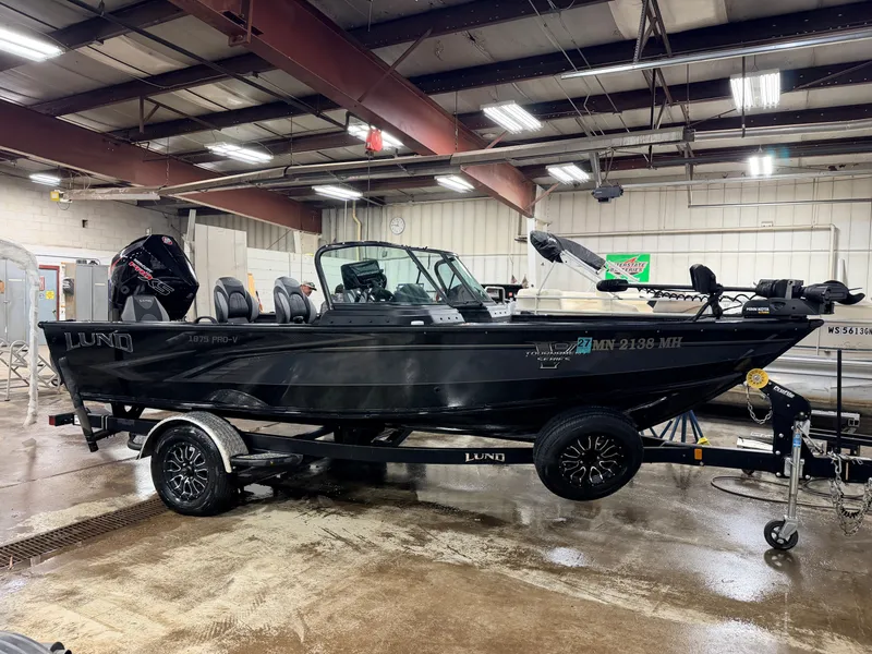Slide: The Image of Lund 1875 Pro-V & 200HP Mercury ProXS - $49,995 2022 - 75