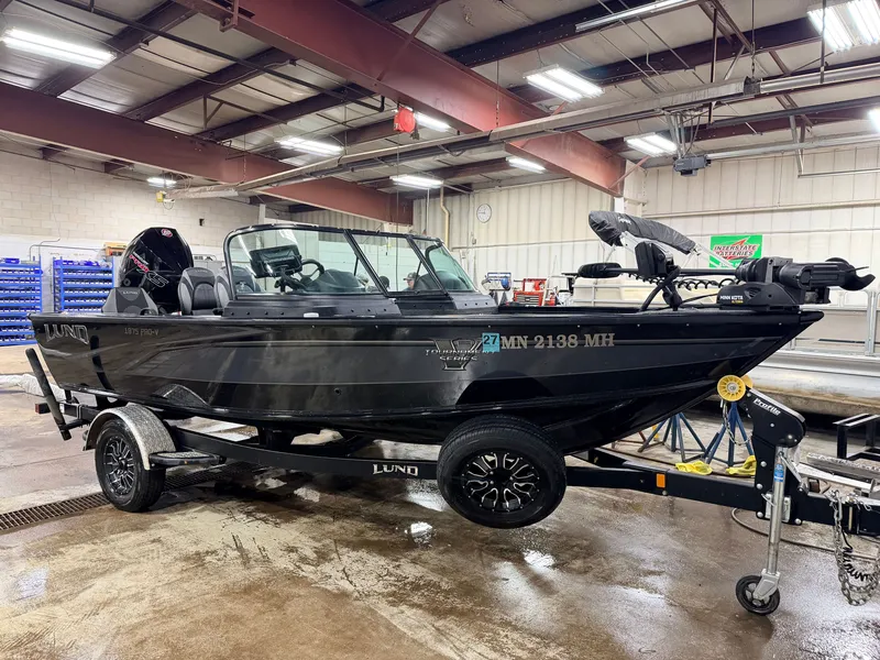Slide: The Image of Lund 1875 Pro-V & 200HP Mercury ProXS - $49,995 2022 - 76