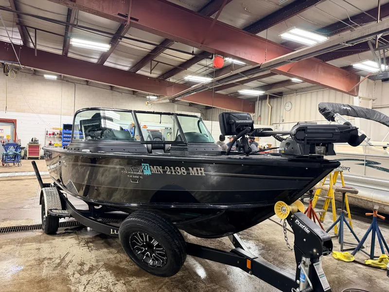 Slide: The Image of Lund 1875 Pro-V & 200HP Mercury ProXS - $49,995 2022 - 77