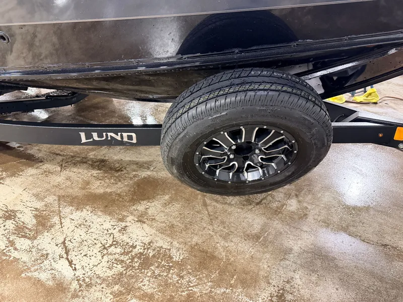 Slide: The Image of Lund 1875 Pro-V & 200HP Mercury ProXS - $49,995 2022 - 83