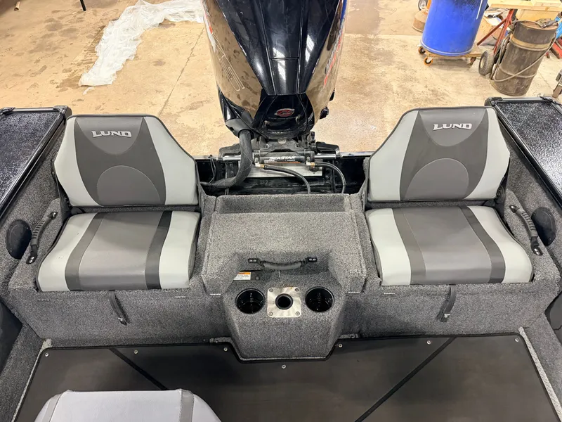 Slide: The Image of Lund 1875 Pro-V & 200HP Mercury ProXS - $49,995 2022 - 9