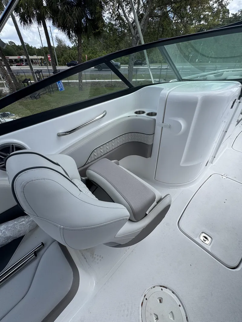 Slide: The Image of Hurricane SunDeck 2400 OB 2026 - 12