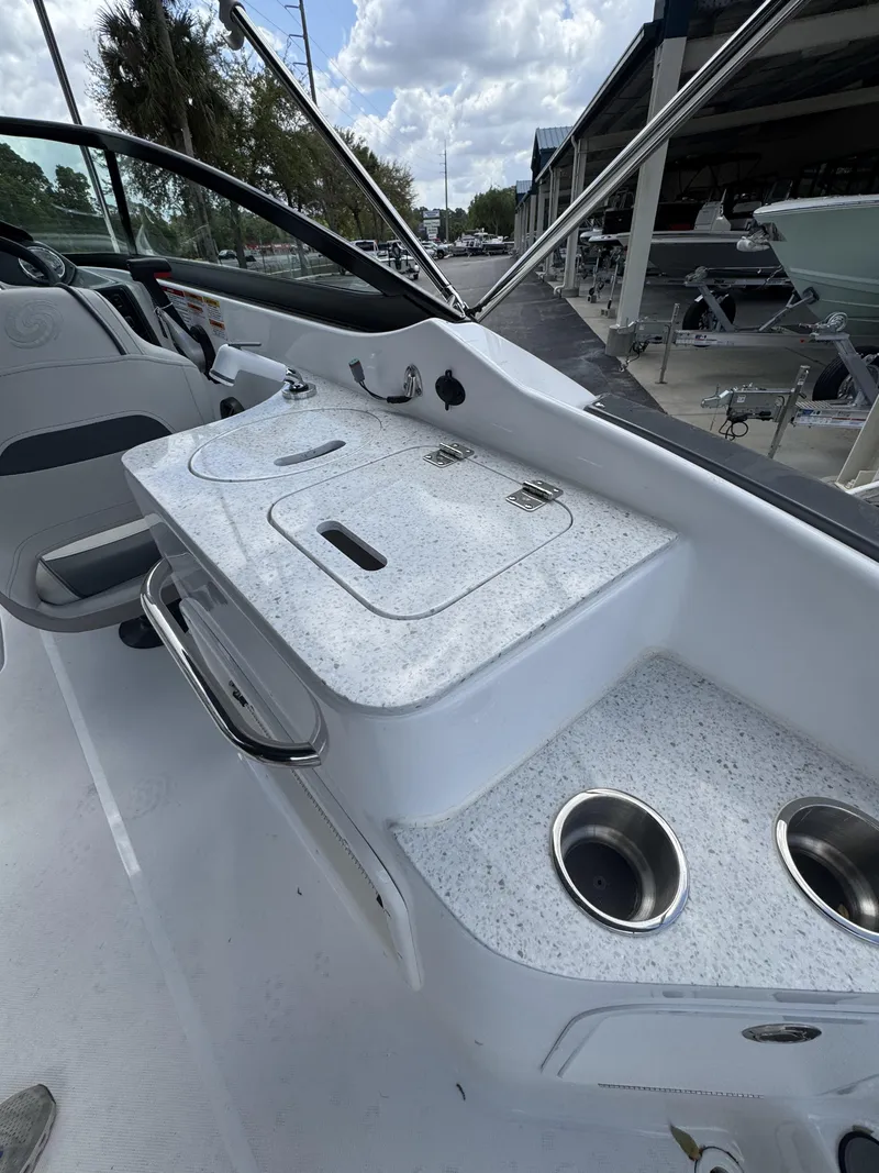 Slide: The Image of Hurricane SunDeck 2400 OB 2026 - 14