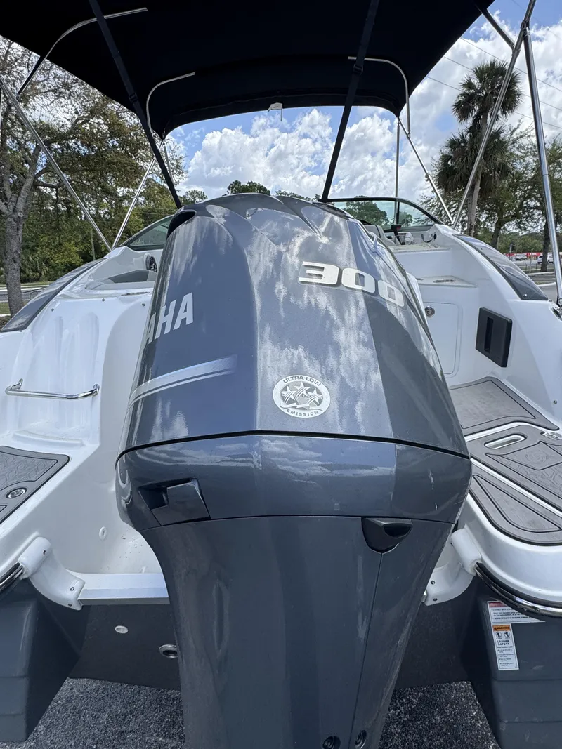 Slide: The Image of Hurricane SunDeck 2400 OB 2026 - 20