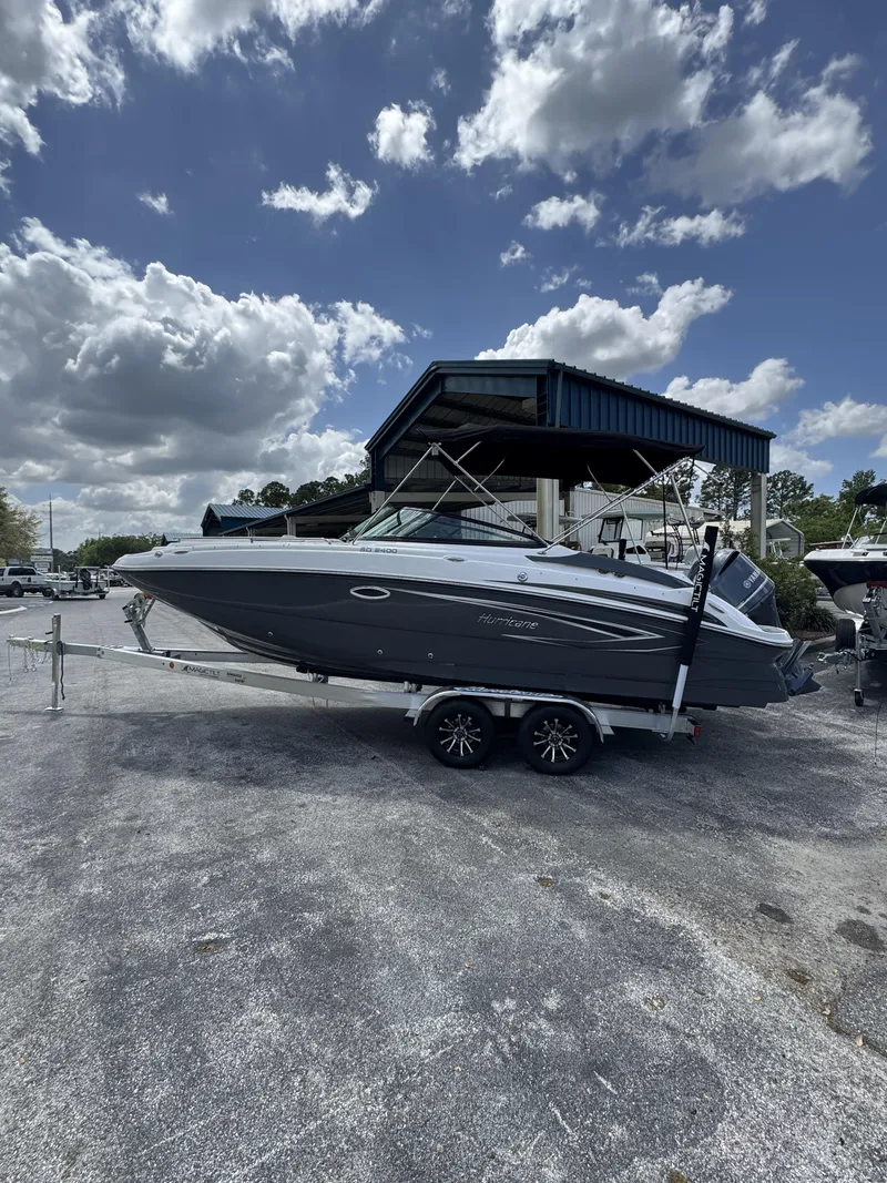 Slide: The Image of Hurricane SunDeck 2400 OB 2026 - 22