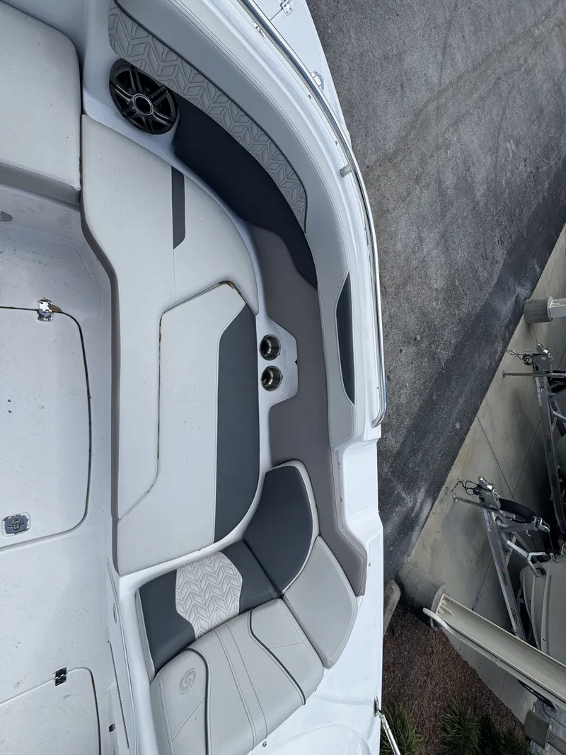 Slide: The Image of Hurricane SunDeck 2400 OB 2026 - 25