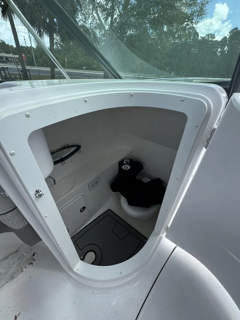 Slide: The Image of Hurricane SunDeck 2400 OB 2026 - 28