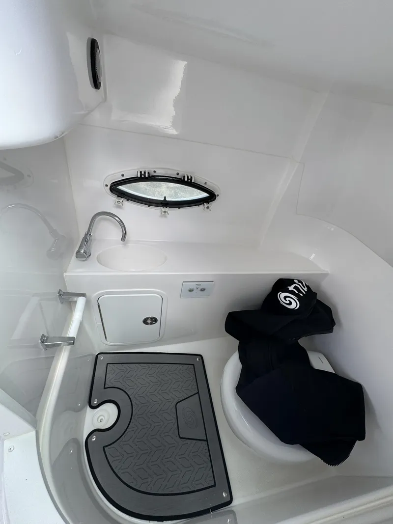 Slide: The Image of Hurricane SunDeck 2400 OB 2026 - 29