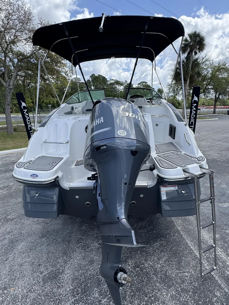 Slide: The Image of Hurricane SunDeck 2400 OB 2026 - 3