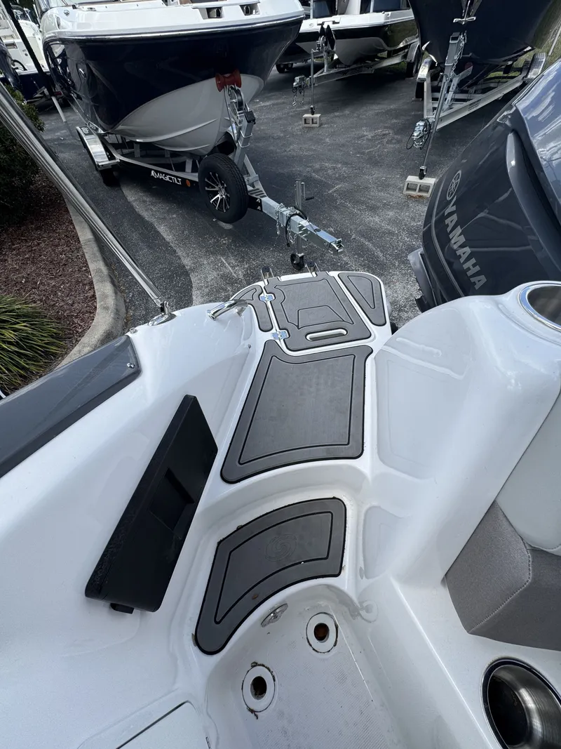 Slide: The Image of Hurricane SunDeck 2400 OB 2026 - 32