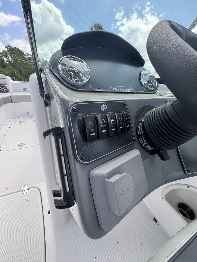 Slide: The Image of Hurricane SunDeck 2400 OB 2026 - 8