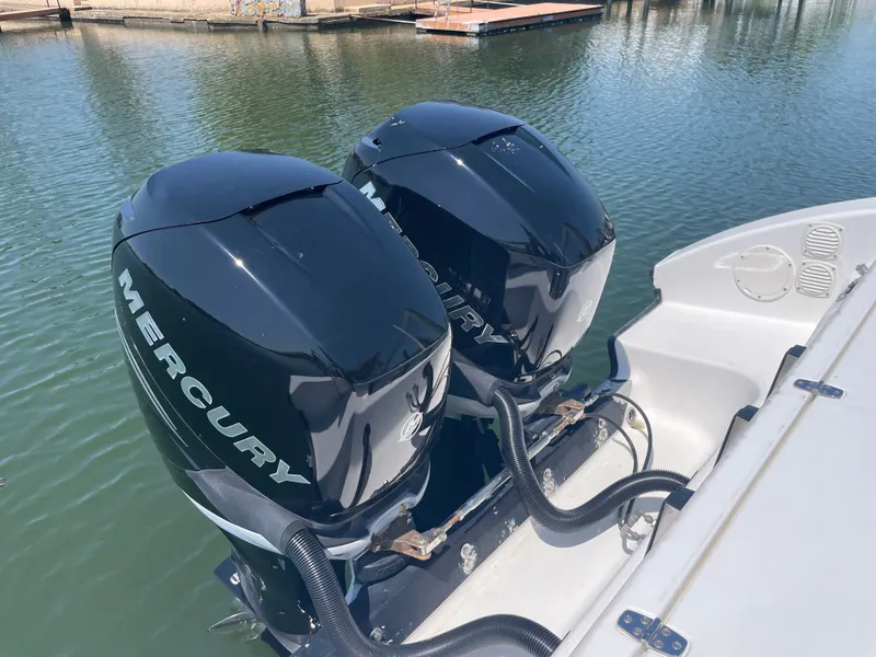 Slide: The Image of 2006 Fountain 33 Sport Fisherman with Mercury outboard engines. - 18