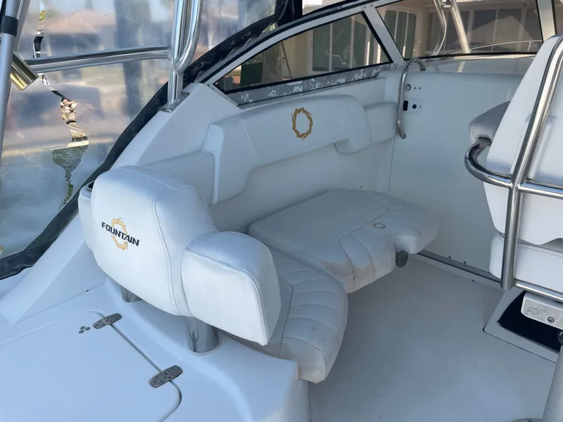 Slide: The Image of Interior of a 2006 Fountain 33 Sport Fisherman boat. - 31