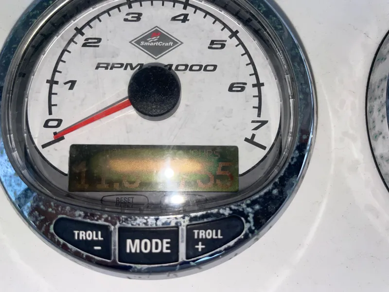 Slide: The Image of SmartCraft tachometer on Fountain 33 Sport Fisherman, 2006. - 39