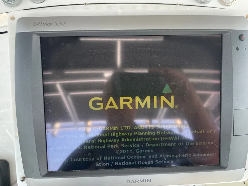 Slide: The Image of Garmin GPSmap 5212 on Fountain 33 Sport Fisherman 2006. - 42
