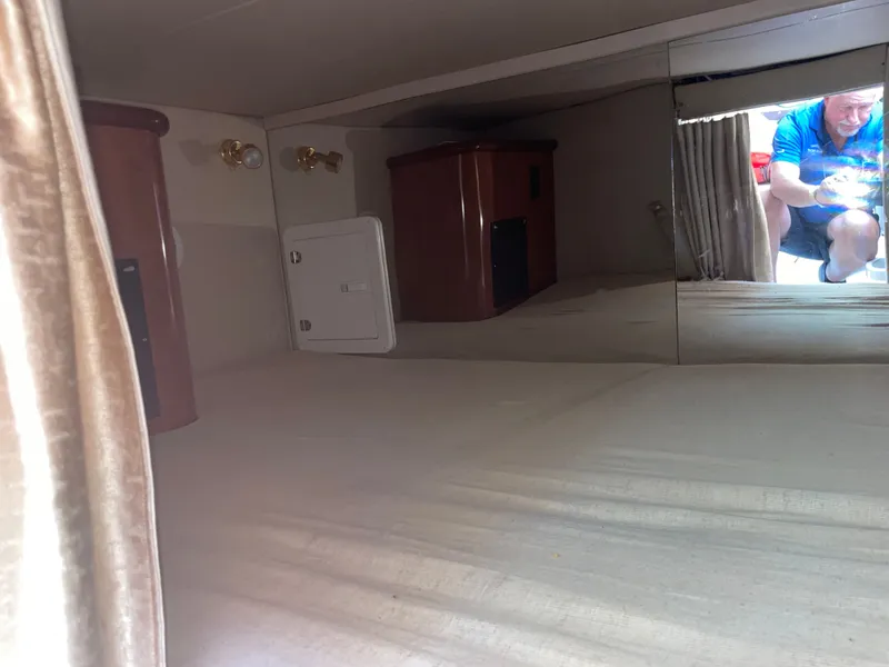 Slide: The Image of Interior of a 2006 Fountain 33 Sport Fisherman yacht. - 46