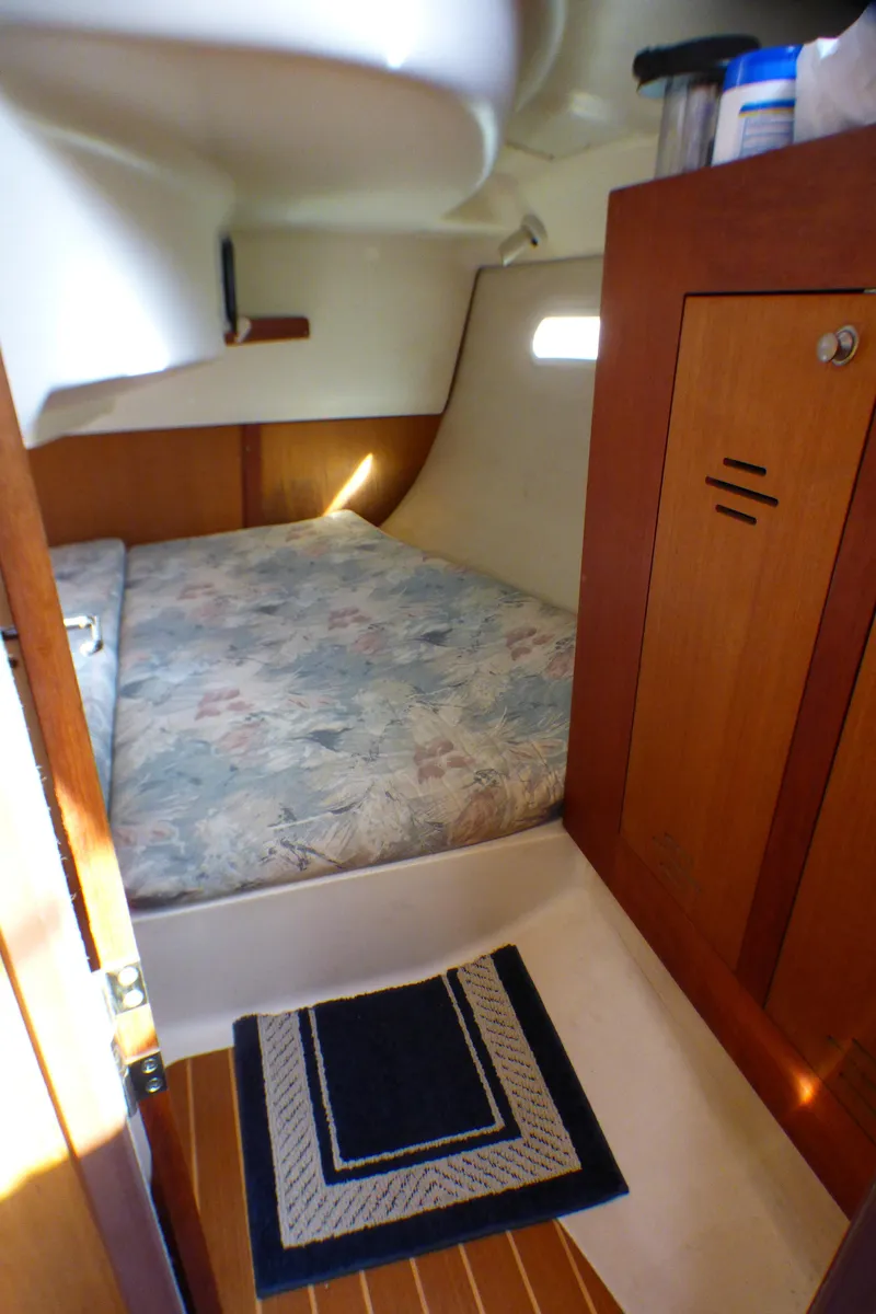 Slide: The Image of Interior of a 1998 Hunter 34 yacht with cozy cabin. - 33