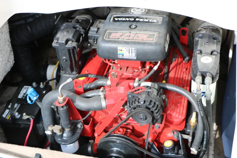 Slide: The Image of Volvo Penta engine in 2006 Caravelle 207 Bow Rider boat, detailed view. - 19