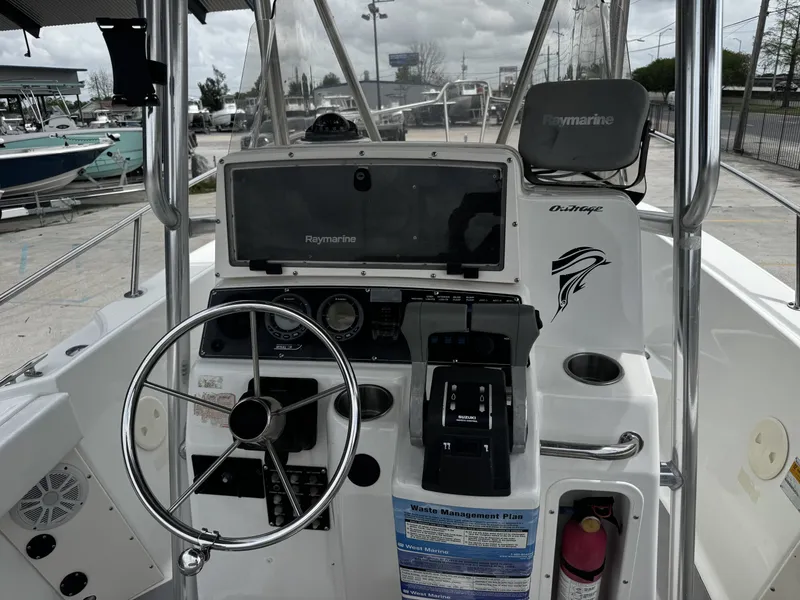 Slide: The Image of Boston Whaler 230 Outrage 2001 - 4