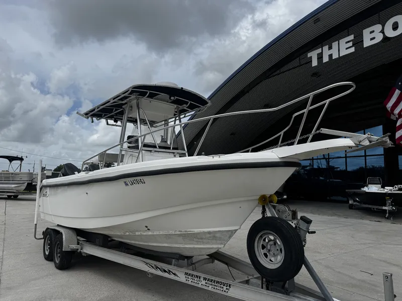 Slide: The Image of Boston Whaler 230 Outrage 2001 - 7