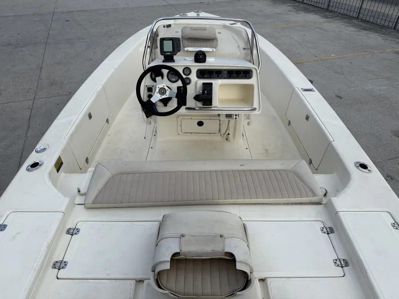 Slide: The Image of Scout 192 Sportfish 2000, interior view of helm and seating area. - 14