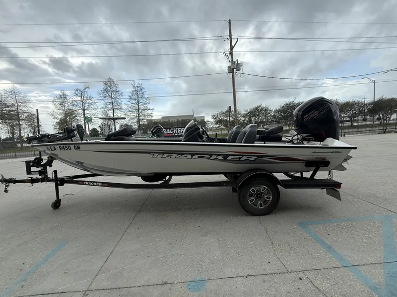 Slide: The Image of Tracker Pro Team 190 2022 - 10