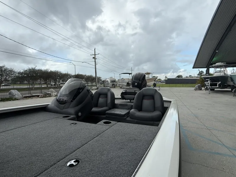 Slide: The Image of Tracker Pro Team 190 2022 - 3