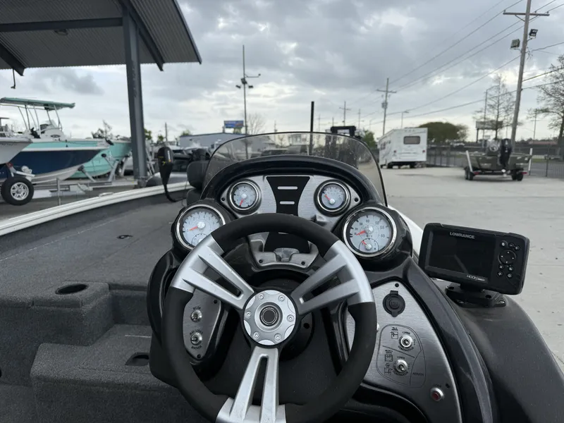 Slide: The Image of Tracker Pro Team 190 2022 - 4