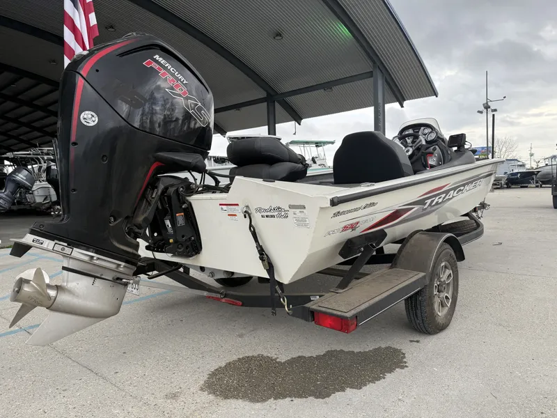 Slide: The Image of Tracker Pro Team 190 2022 - 8