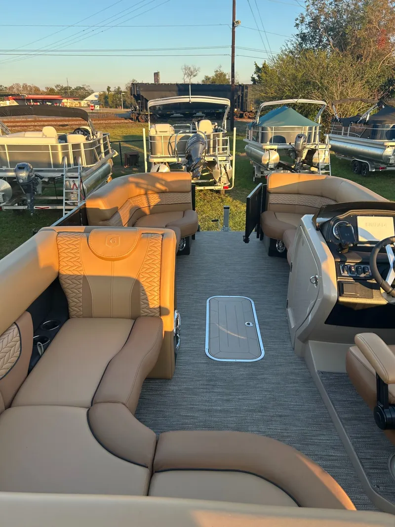 Slide: The Image of Godfrey MC235FS 2023 - 5