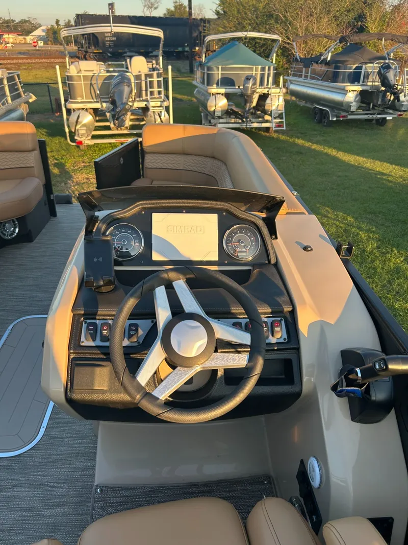 Slide: The Image of Godfrey MC235FS 2023 - 6