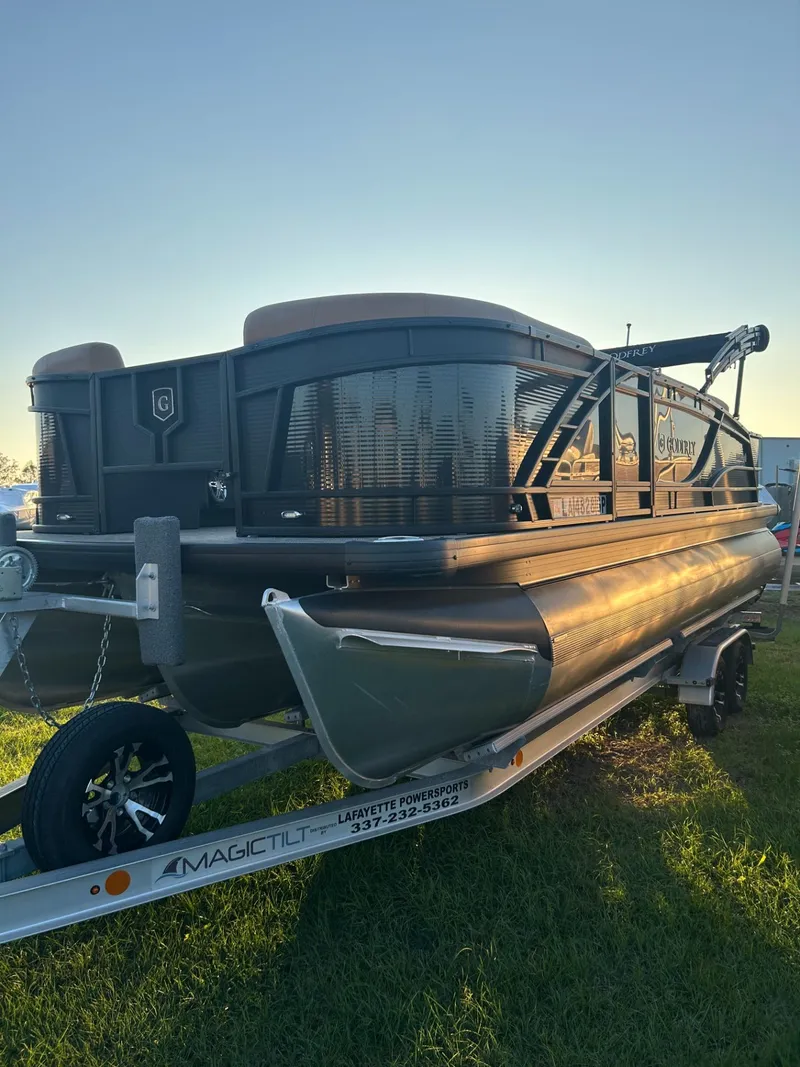 Slide: The Image of Godfrey MC235FS 2023 - 9