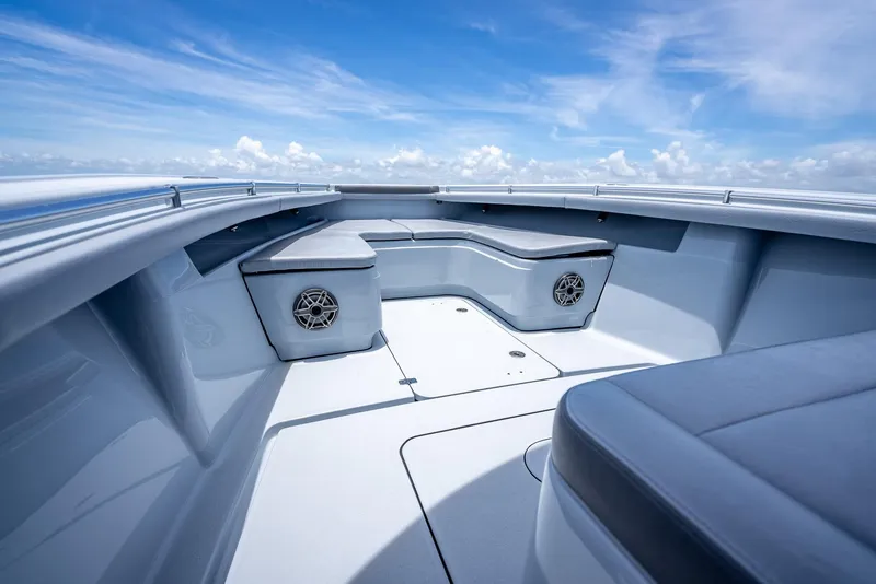 Slide: The Image of Interior view of 2021 Yellowfin 29 Offshore boat deck. - 32