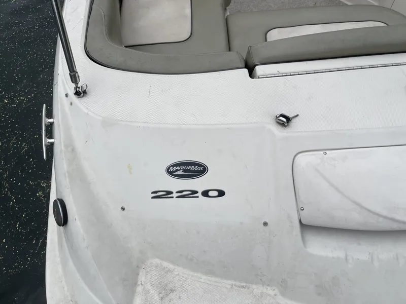 Slide: The Image of Sea Ray 220 Sundeck 2005 - 10