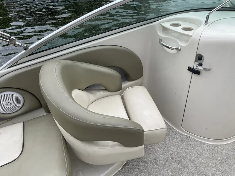 Slide: The Image of Sea Ray 220 Sundeck 2005 - 11