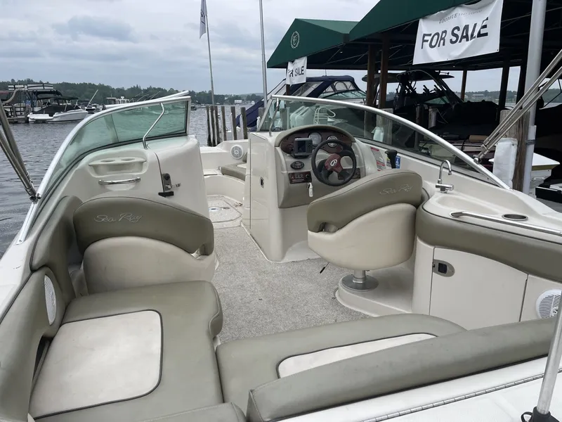 Slide: The Image of Sea Ray 220 Sundeck 2005 - 3