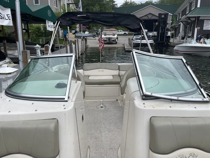 Slide: The Image of Sea Ray 220 Sundeck 2005 - 7