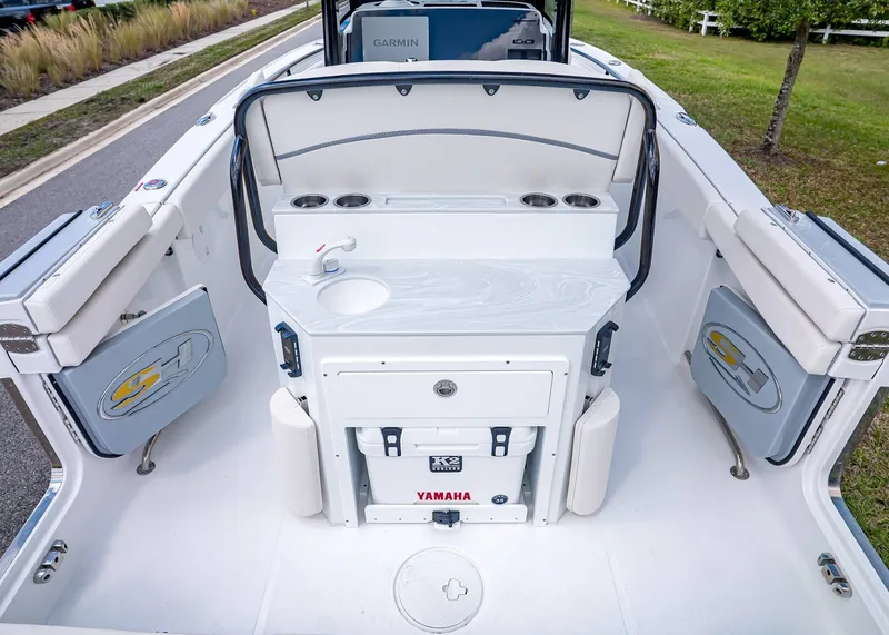 Slide: The Image of Sea Hunt Ultra 255 SE 2026 - 13