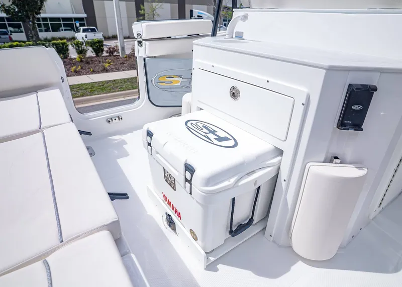 Slide: The Image of Sea Hunt Ultra 255 SE 2026 - 14