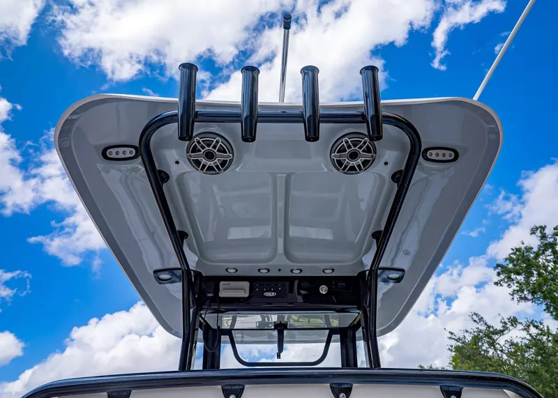 Slide: The Image of Sea Hunt Ultra 255 SE 2026 - 15