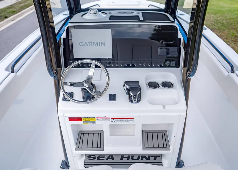 Slide: The Image of Sea Hunt Ultra 255 SE 2026 - 17