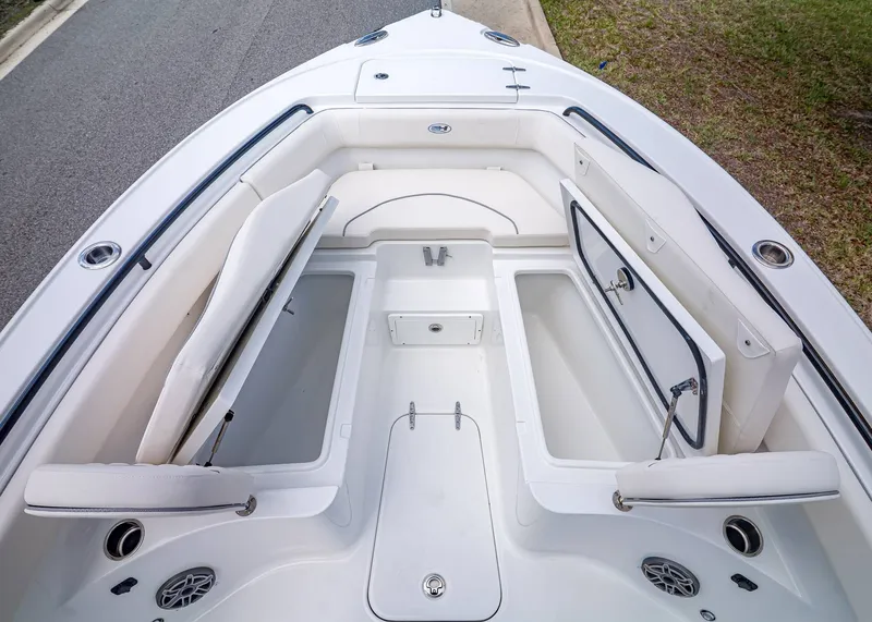 Slide: The Image of Sea Hunt Ultra 255 SE 2026 - 25