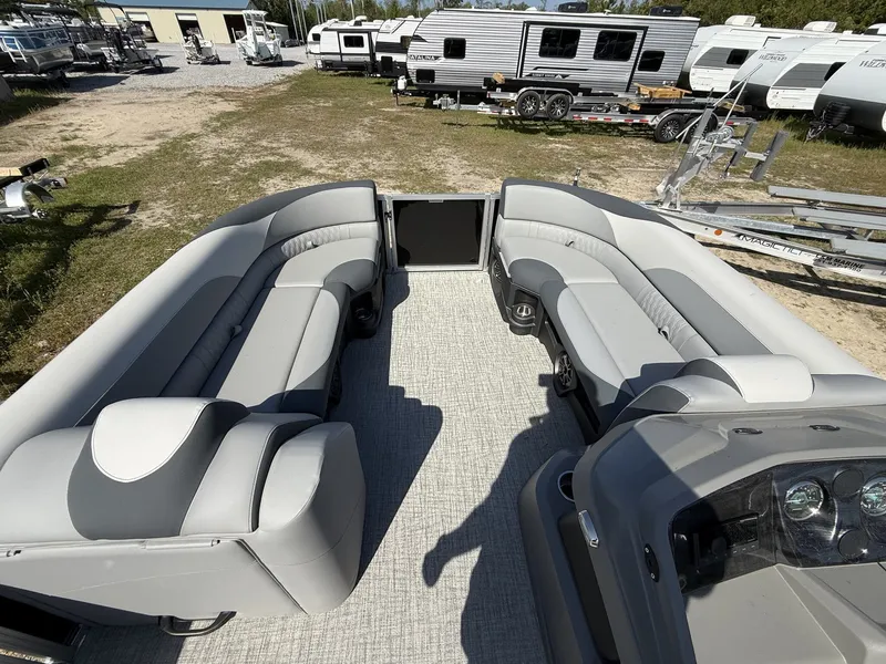 Slide: The Image of Avalon LSZ 25 QUAD LOUNGER-TRITOON 200HP 2026 - 7