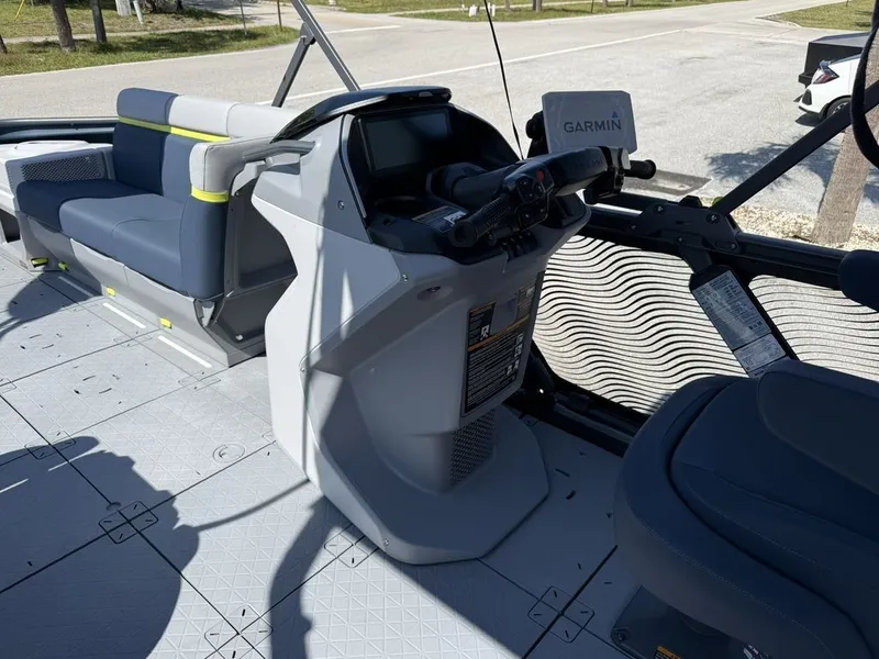 Slide: The Image of Sea-Doo Switch Cruise Limited 21 2025 - 10